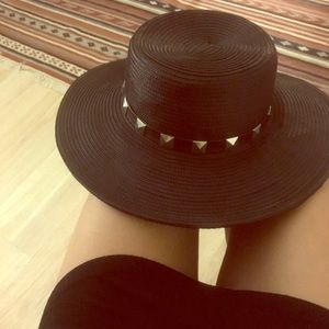 STUDDED WIDE BRIM STRAW HAT